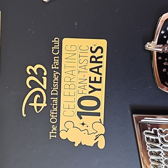 D23 10 Year Anniversary pin set 2019 - Picture 2 of 6